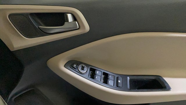 Hyundai i20 Asta 1.2 Second-hand 2015 Hyundai i20 Asta 1.2 for sale in Noida-17