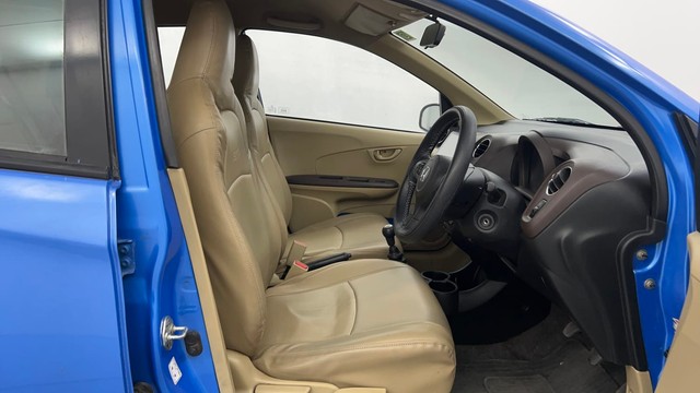 Second-hand 2013 Honda Brio S MT for sale in Pune-15