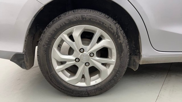 Second-hand 2018 Honda Amaze VX CVT Petrol for sale in Mumbai-18