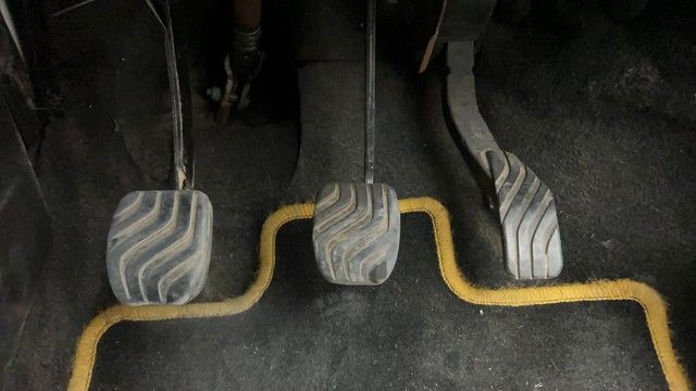 Second-hand 2017 Renault KWID RXT for sale in Ahmedabad-14