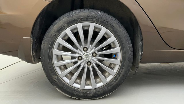 Second-hand 2018 Maruti Suzuki Ciaz Petrol for sale in Ahmedabad-18