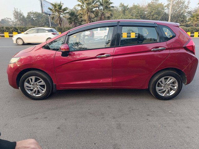 Second-hand 2018 Honda Jazz VX CVT for sale in New Delhi-5