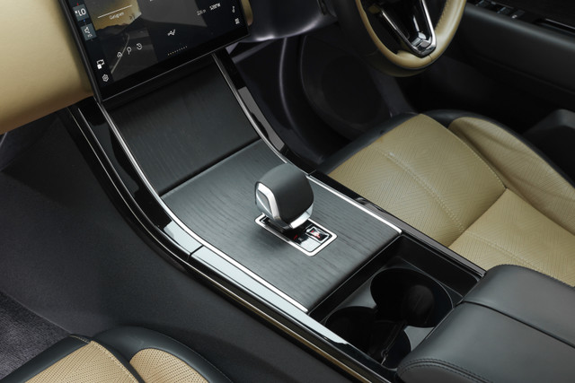 Land Rover Range Rover Velar Dynamic HSE Second-hand 2024 Land Rover Range Rover Velar Dynamic HSE for sale in Gurgaon-9