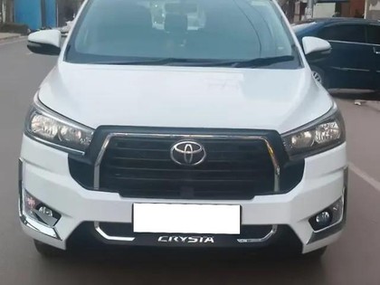 Second-hand 2017 Toyota Innova Crysta 2.4 G MT BSIV for sale in Kanpur