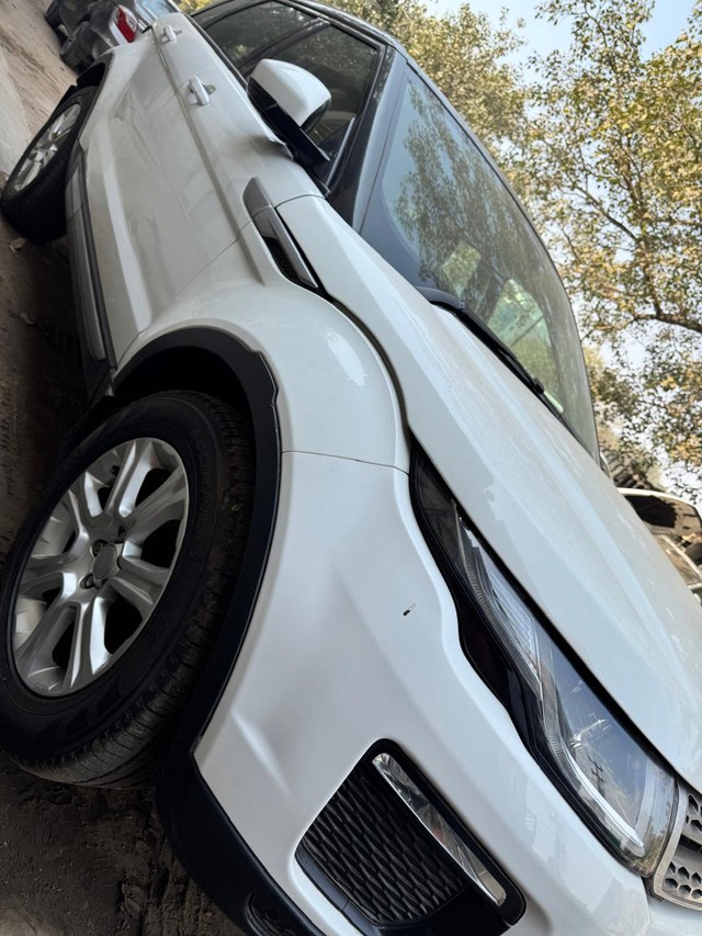 Second-hand 2019 Land Rover Range Rover Evoque 2.0 TD4 SE for sale in New Delhi-5