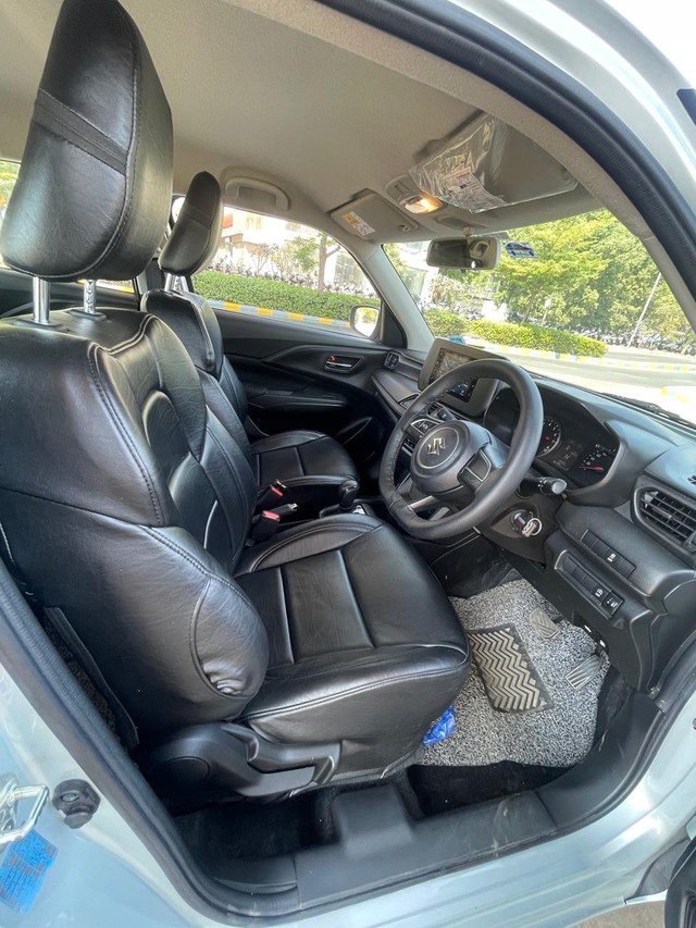 Maruti Suzuki Swift VXi AMT Second-hand 2024 Maruti Suzuki Swift VXi AMT for sale in Ahmedabad-9