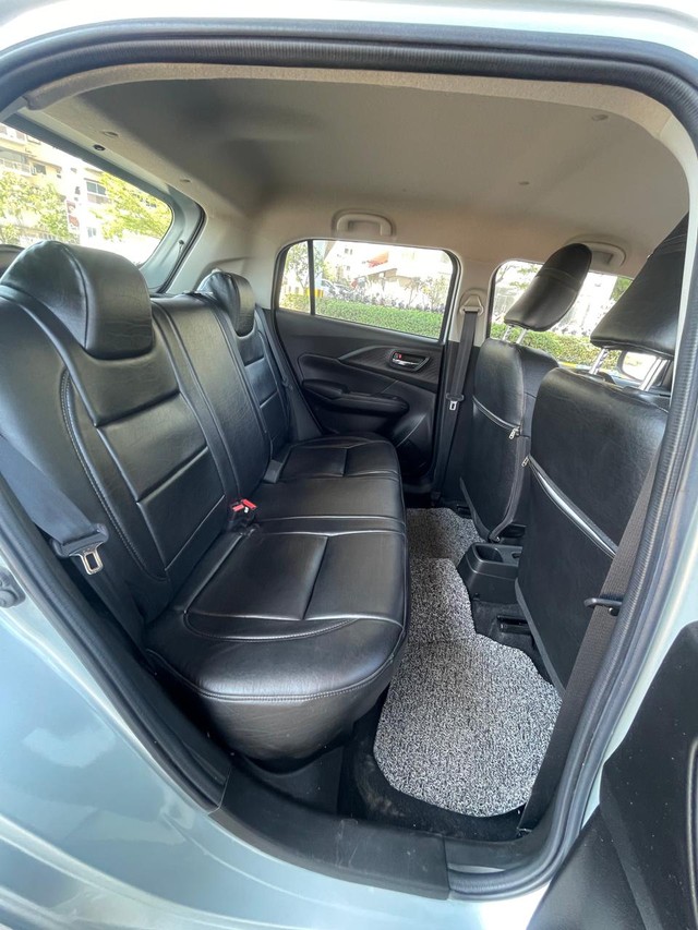 Maruti Suzuki Swift VXi AMT Second-hand 2024 Maruti Suzuki Swift VXi AMT for sale in Ahmedabad-3