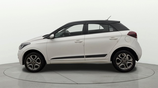 Second-hand 2018 Hyundai i20 1.2 Asta Dual Tone for sale in New Delhi-5
