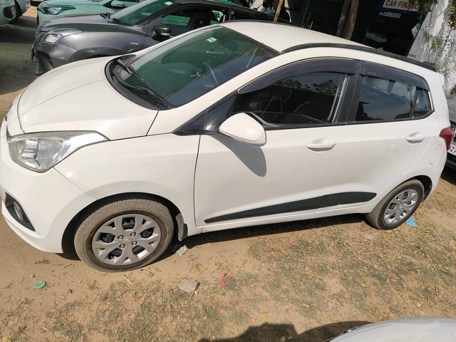 Hyundai Grand i10 CRDi Sportz Second-hand 2015 Hyundai Grand i10 CRDi Sportz for sale in Ludhiana-3