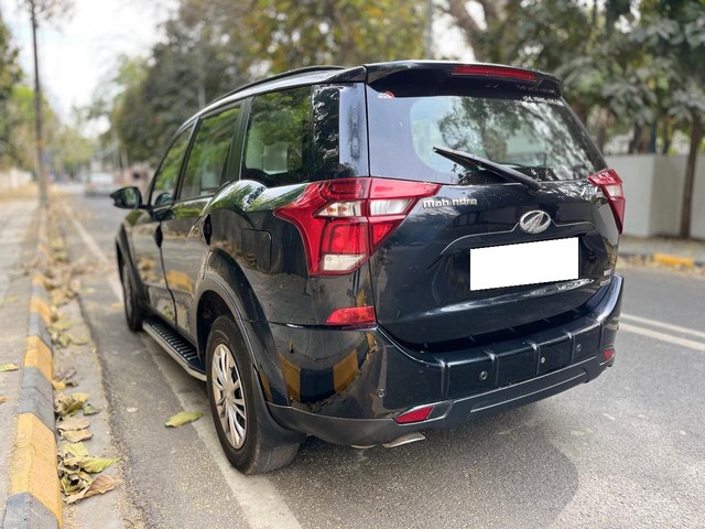 Second-hand 2018 Mahindra XUV500 W7 AT BSIV for sale in New Delhi-6