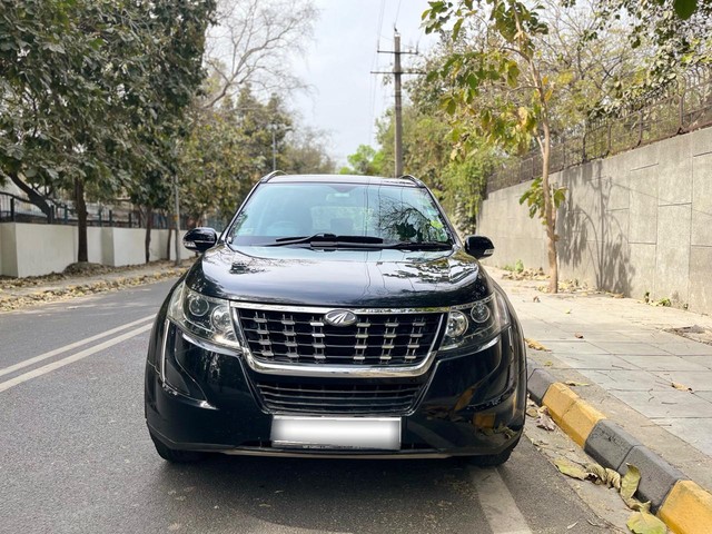 Second-hand 2018 Mahindra XUV500 W7 AT BSIV for sale in New Delhi-3