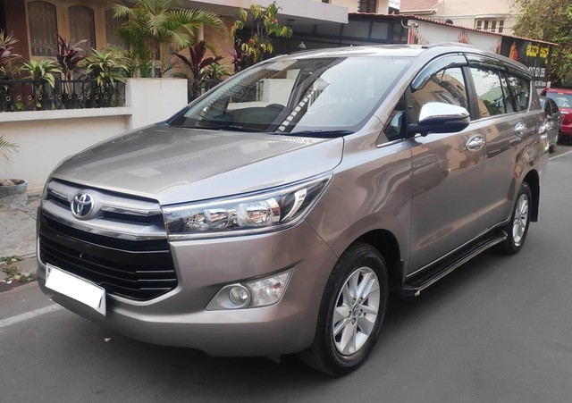 Second-hand 2019 Toyota Innova Crysta 2.4 G Plus MT 8S BSIV for sale in Bangalore-4