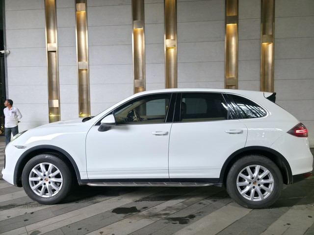 Second-hand 2013 Porsche Cayenne Diesel for sale in Mumbai-3