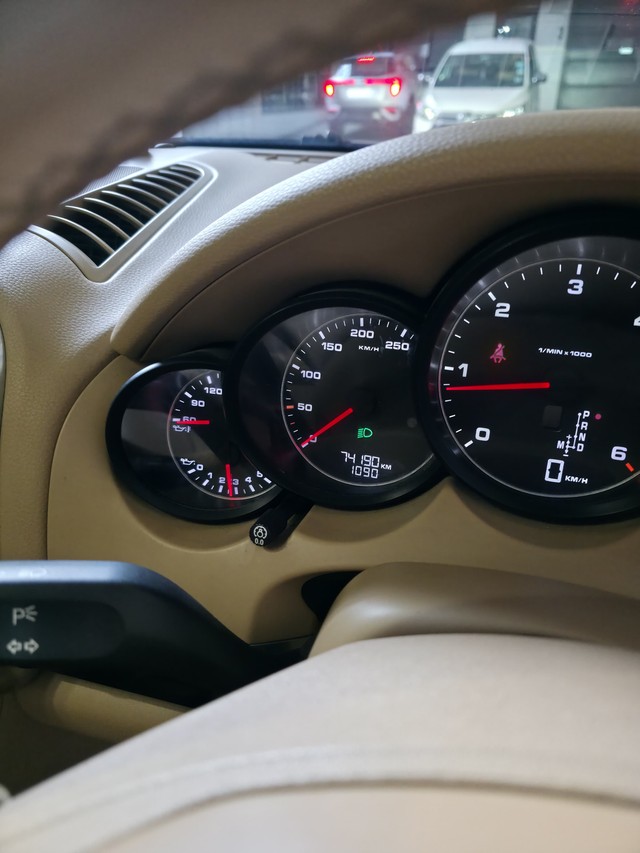 Second-hand 2013 Porsche Cayenne Diesel for sale in Mumbai-9