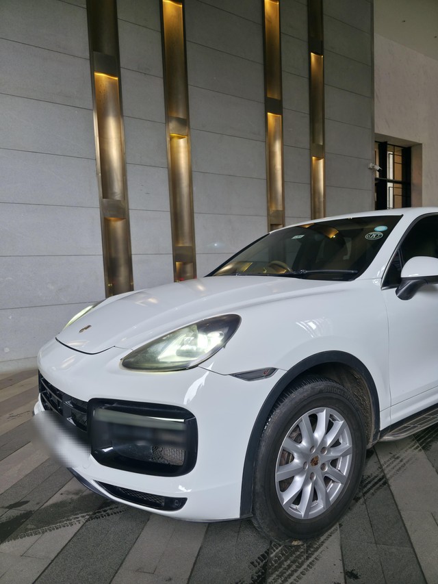 Second-hand 2013 Porsche Cayenne Diesel for sale in Mumbai-4