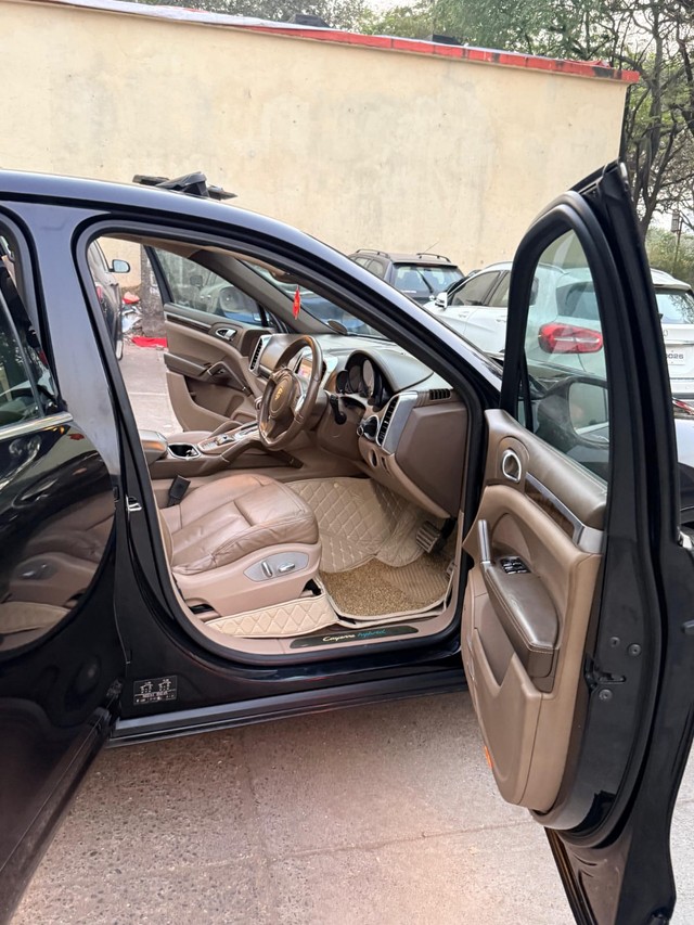 Second-hand 2013 Porsche Cayenne S Hybrid for sale in Mumbai-10