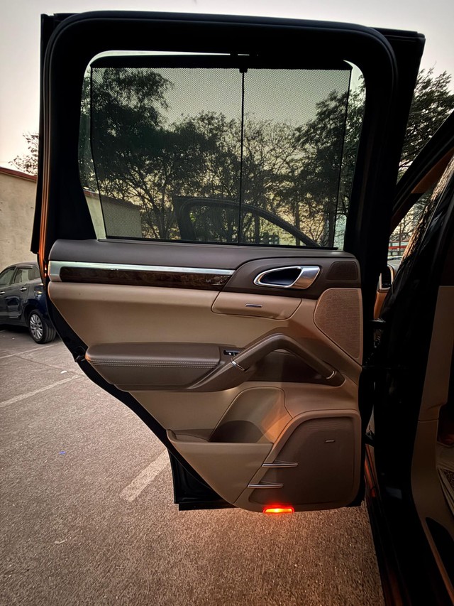 Second-hand 2013 Porsche Cayenne S Hybrid for sale in Mumbai-9