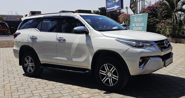 Second-hand 2018 Toyota Fortuner 2.8 2WD MT BSIV for sale in Pune-5