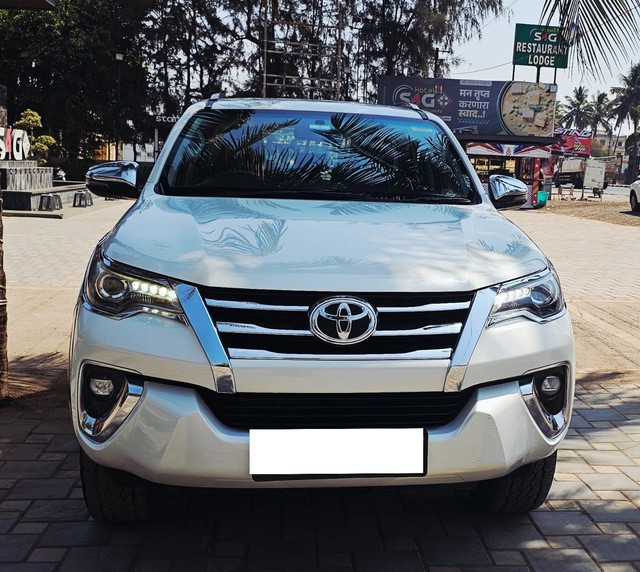 Second-hand 2018 Toyota Fortuner 2.8 2WD MT BSIV for sale in Pune-3