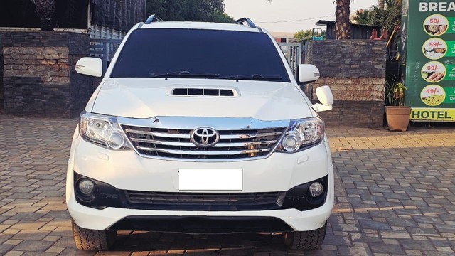 Second-hand 2014 Toyota Fortuner 4x2 MT TRD Sportivo for sale in Pune-3