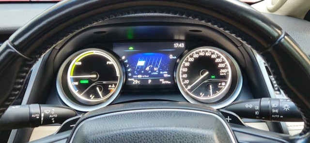 Second-hand 2019 Toyota Camry Hybrid 2.5 for sale in Mumbai-17