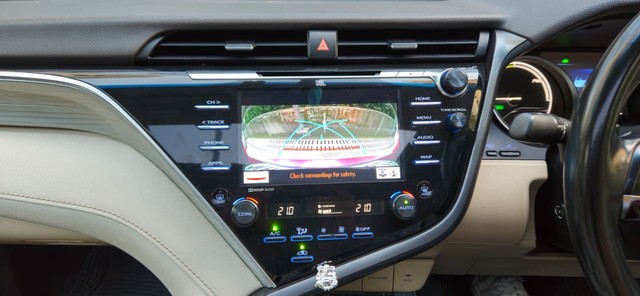 Second-hand 2019 Toyota Camry Hybrid 2.5 for sale in Mumbai-12