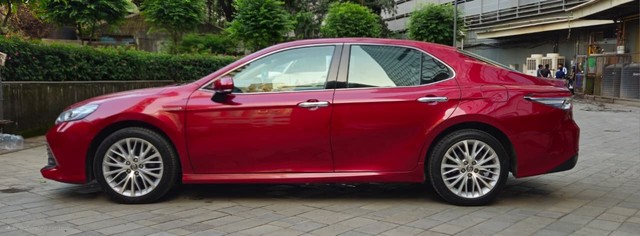 Second-hand 2019 Toyota Camry Hybrid 2.5 for sale in Mumbai-3