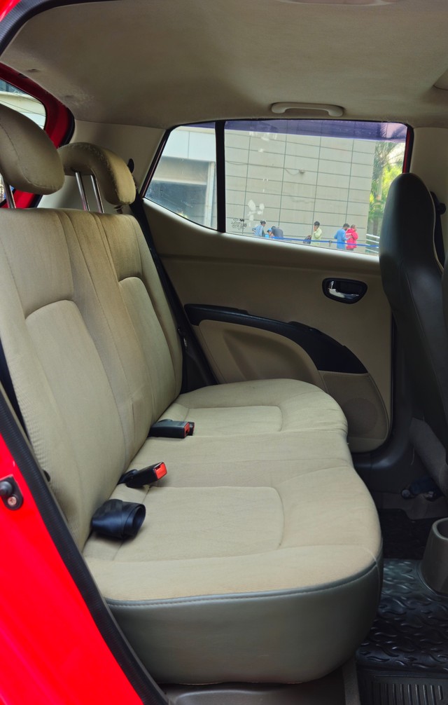 Second-hand 2011 Hyundai i10 Asta Sunroof AT for sale in Mumbai-10