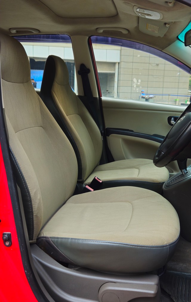 Second-hand 2011 Hyundai i10 Asta Sunroof AT for sale in Mumbai-12