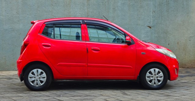 Second-hand 2011 Hyundai i10 Asta Sunroof AT for sale in Mumbai-1