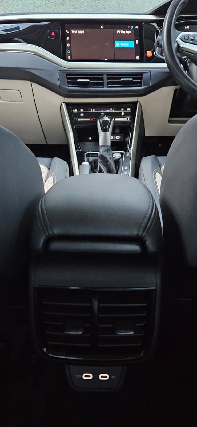 Second-hand 2024 Volkswagen Virtus Topline AT for sale in Mumbai-14