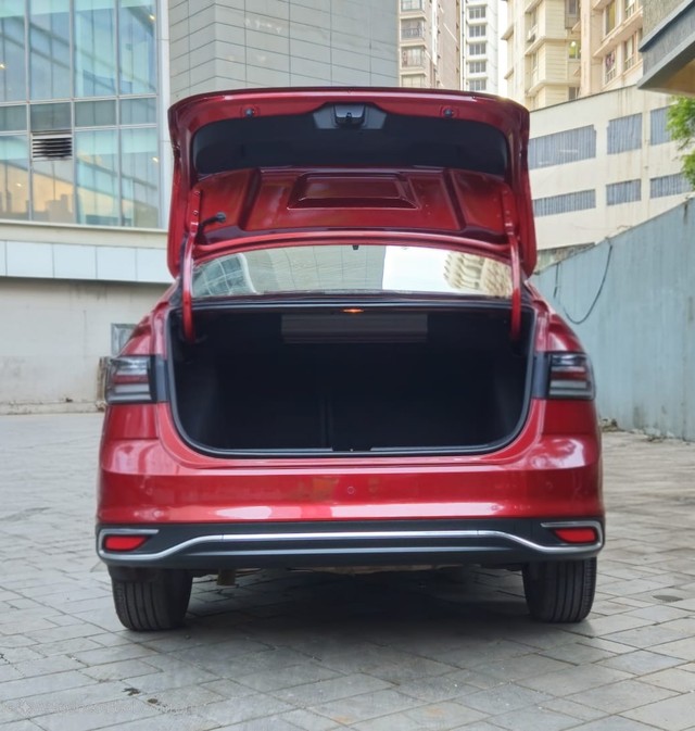 Second-hand 2024 Volkswagen Virtus Topline AT for sale in Mumbai-17