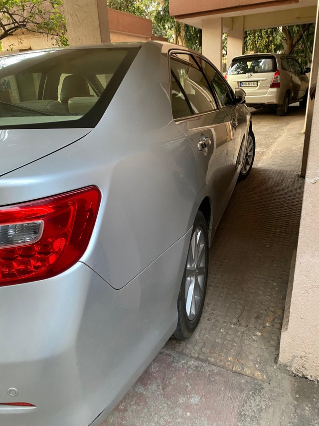 Second-hand 2015 Toyota Camry Hybrid for sale in Mumbai-4