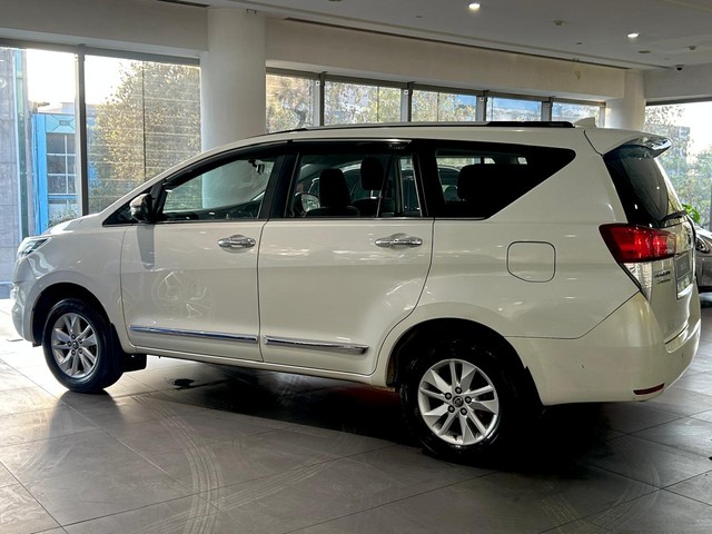 Second-hand 2017 Toyota Innova Crysta 2.7 VX MT BSIV for sale in Gurgaon-11
