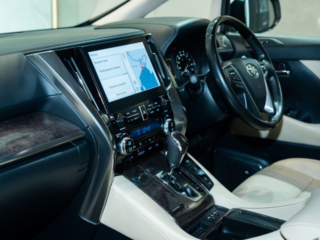 Toyota Vellfire Executive Lounge BSVI Second-hand 2022 Toyota Vellfire Executive Lounge BSVI for sale in Kolkata-10