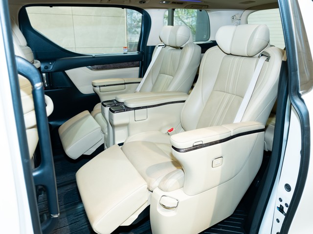 Toyota Vellfire Executive Lounge BSVI Second-hand 2022 Toyota Vellfire Executive Lounge BSVI for sale in Kolkata-21