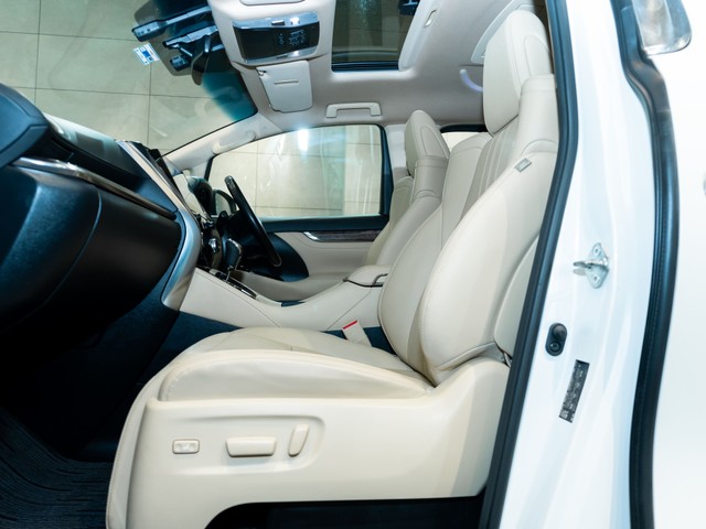 Toyota Vellfire Executive Lounge BSVI Second-hand 2022 Toyota Vellfire Executive Lounge BSVI for sale in Kolkata-9