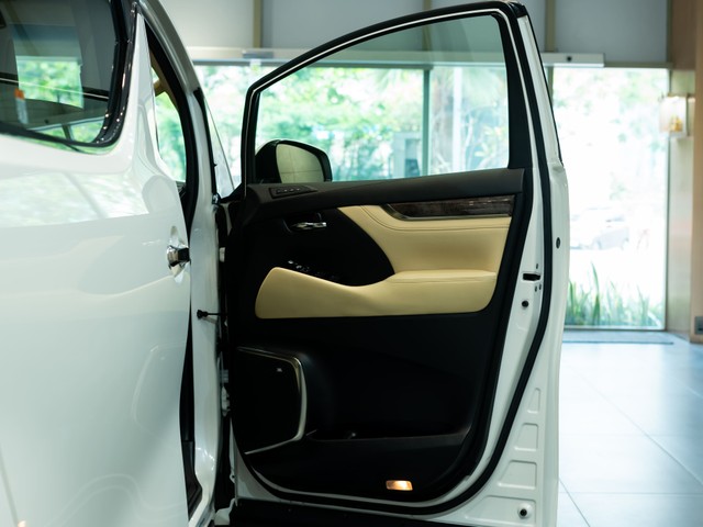 Toyota Vellfire Executive Lounge BSVI Second-hand 2022 Toyota Vellfire Executive Lounge BSVI for sale in Kolkata-20