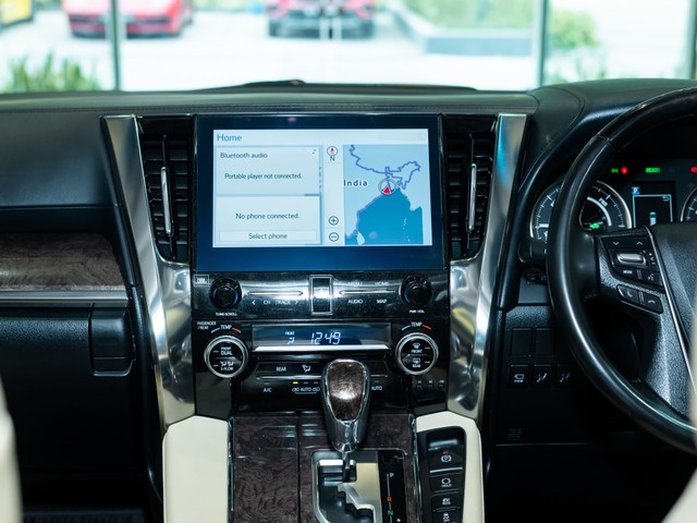 Toyota Vellfire Executive Lounge BSVI Second-hand 2022 Toyota Vellfire Executive Lounge BSVI for sale in Kolkata-18