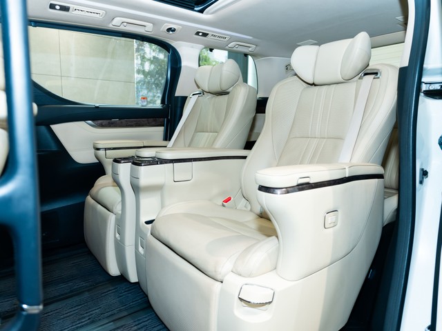 Toyota Vellfire Executive Lounge BSVI Second-hand 2022 Toyota Vellfire Executive Lounge BSVI for sale in Kolkata-19