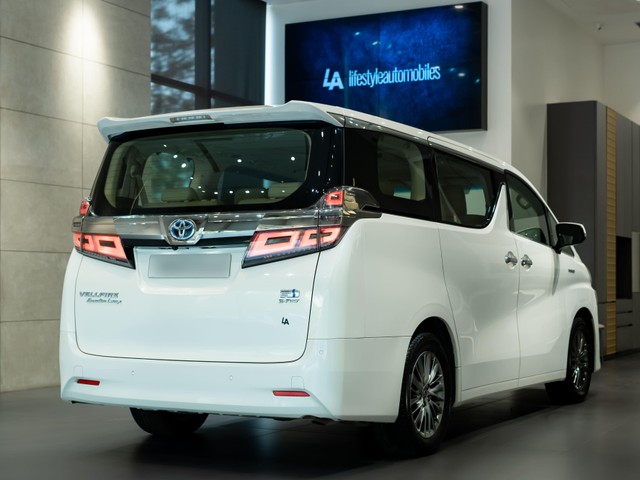 Toyota Vellfire Executive Lounge BSVI Second-hand 2022 Toyota Vellfire Executive Lounge BSVI for sale in Kolkata-12