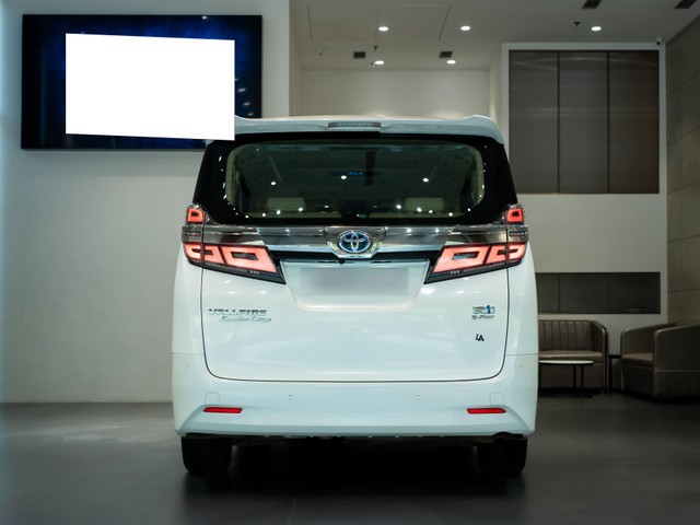 Toyota Vellfire Executive Lounge BSVI Second-hand 2022 Toyota Vellfire Executive Lounge BSVI for sale in Kolkata-2