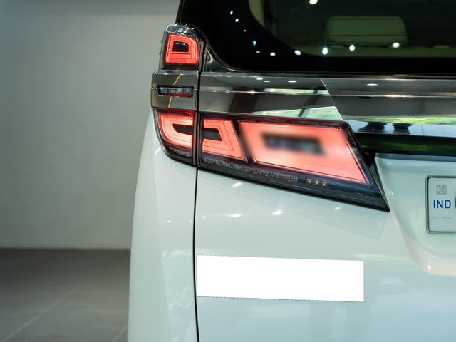 Toyota Vellfire Executive Lounge BSVI Second-hand 2022 Toyota Vellfire Executive Lounge BSVI for sale in Kolkata-5