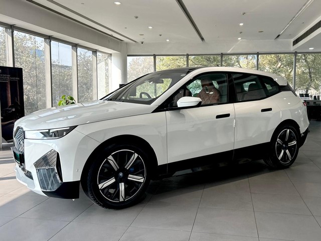 Second-hand 2022 BMW iX xDrive40 for sale in Gurgaon-10