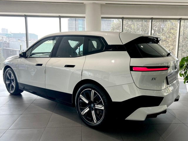 Second-hand 2022 BMW iX xDrive40 for sale in Gurgaon-9