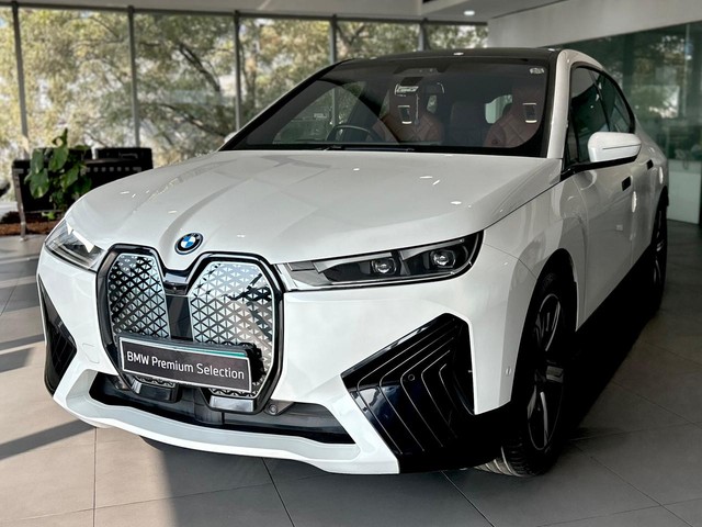 Second-hand 2022 BMW iX xDrive40 for sale in Gurgaon-3