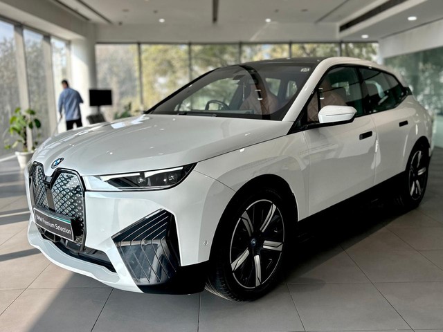 Second-hand 2022 BMW iX xDrive40 for sale in Gurgaon-4