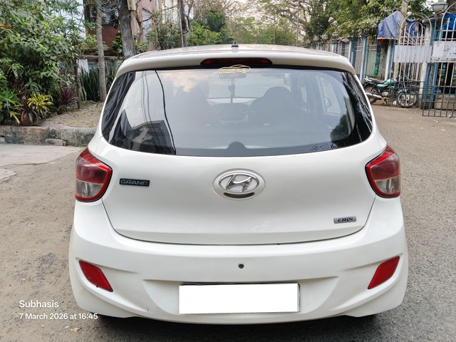 Second-hand 2015 Hyundai Grand i10 CRDi Magna for sale in Kolkata-2