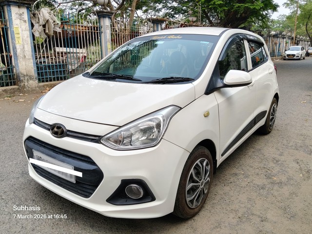 Second-hand 2015 Hyundai Grand i10 CRDi Magna for sale in Kolkata-3