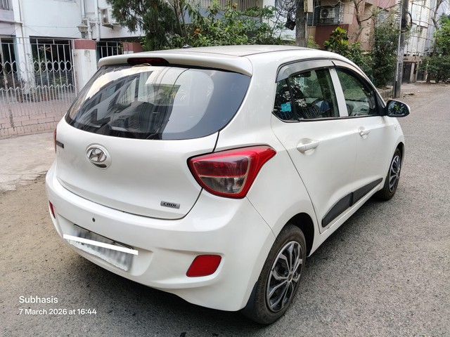 Second-hand 2015 Hyundai Grand i10 CRDi Magna for sale in Kolkata-9